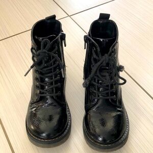 Mid-season boots for girl